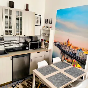 Apartamento Margaret & Violet - Stylish Downtown In, Budapest